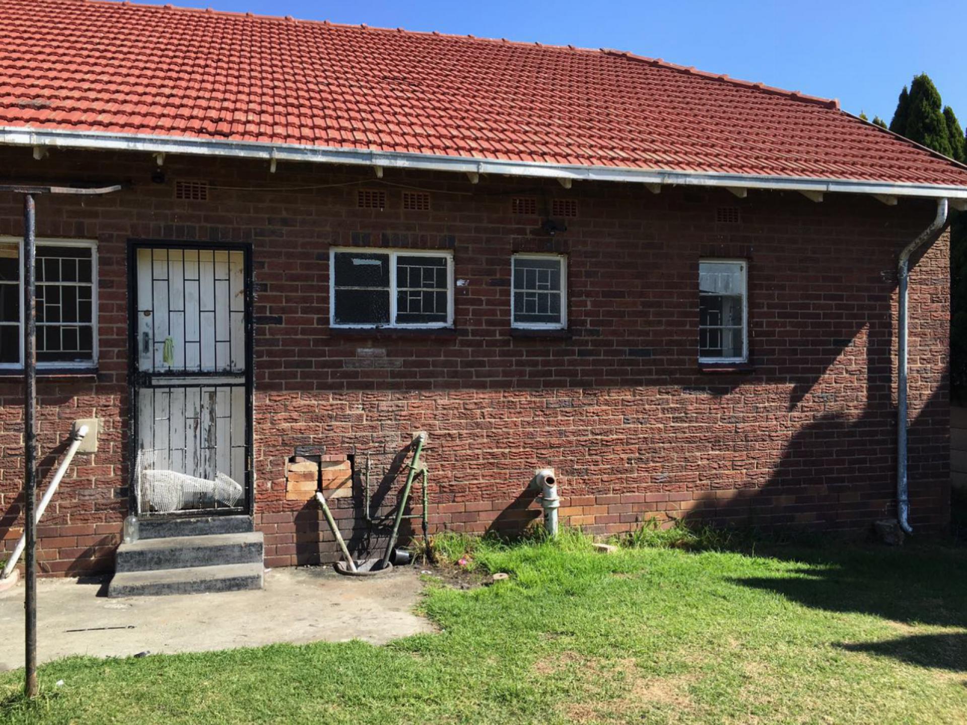 Front View of property in Evander