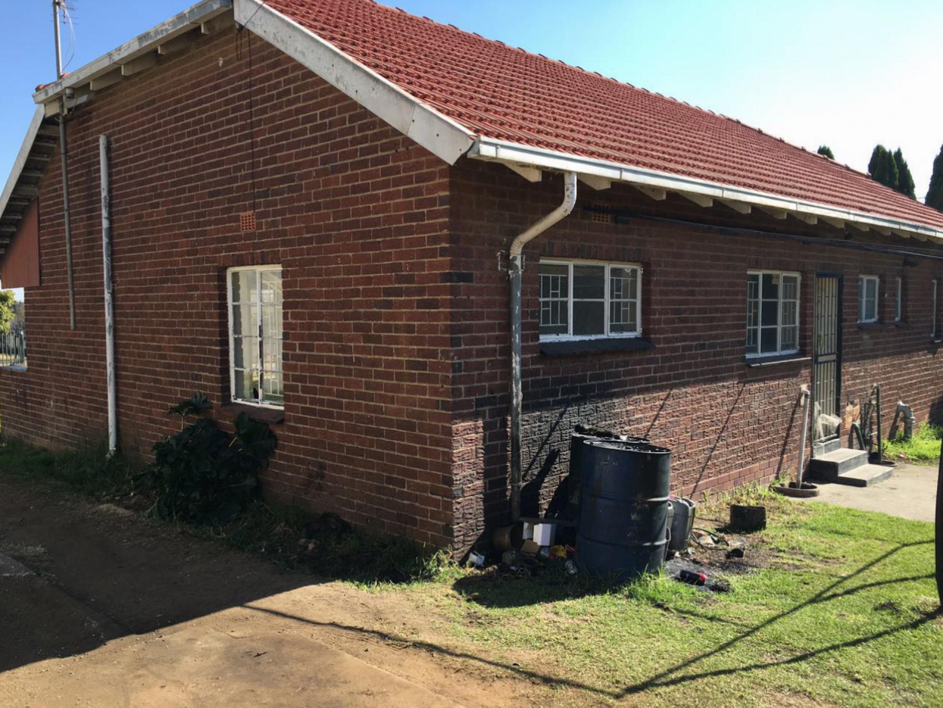 Front View of property in Evander