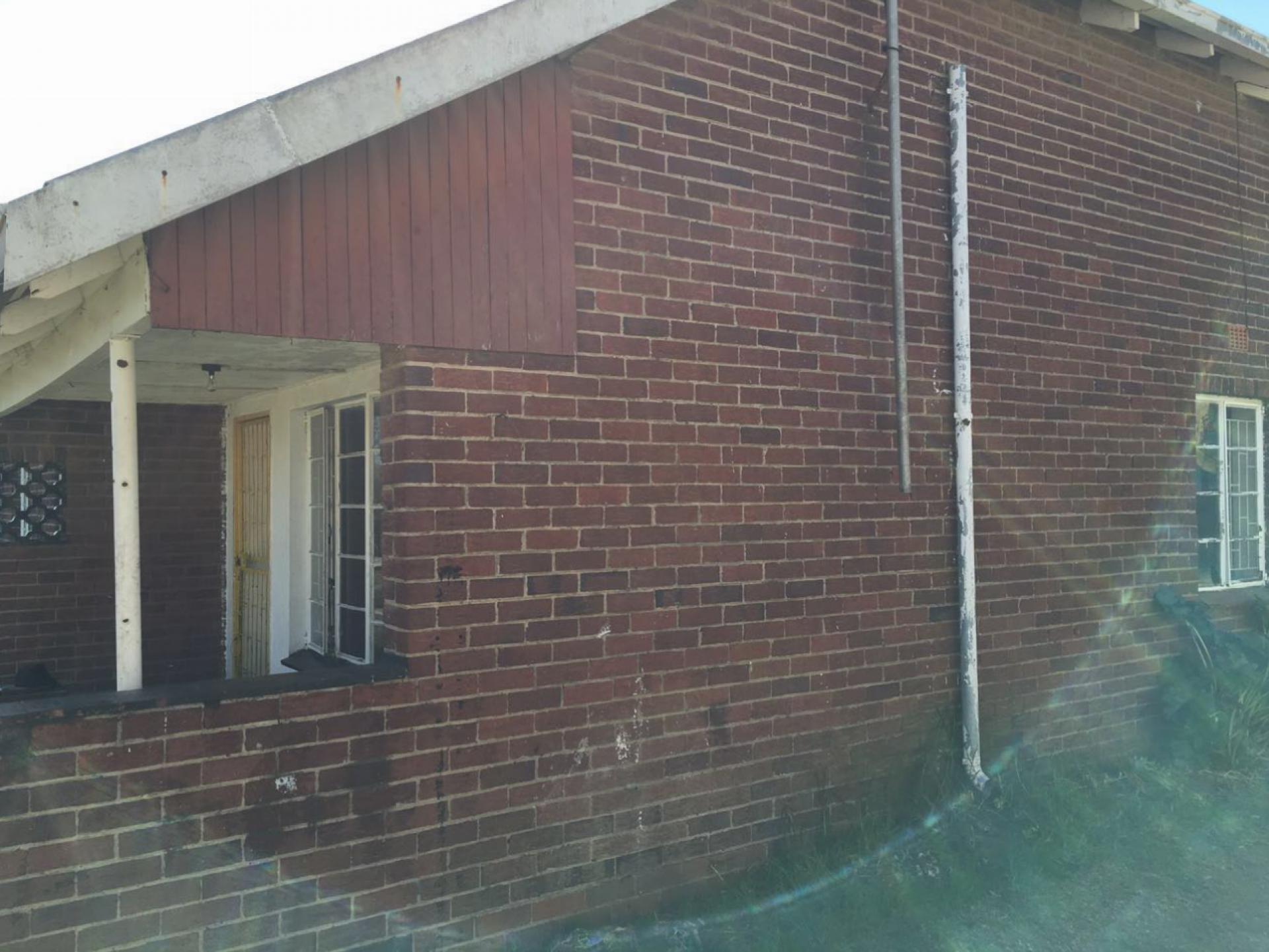 Front View of property in Evander