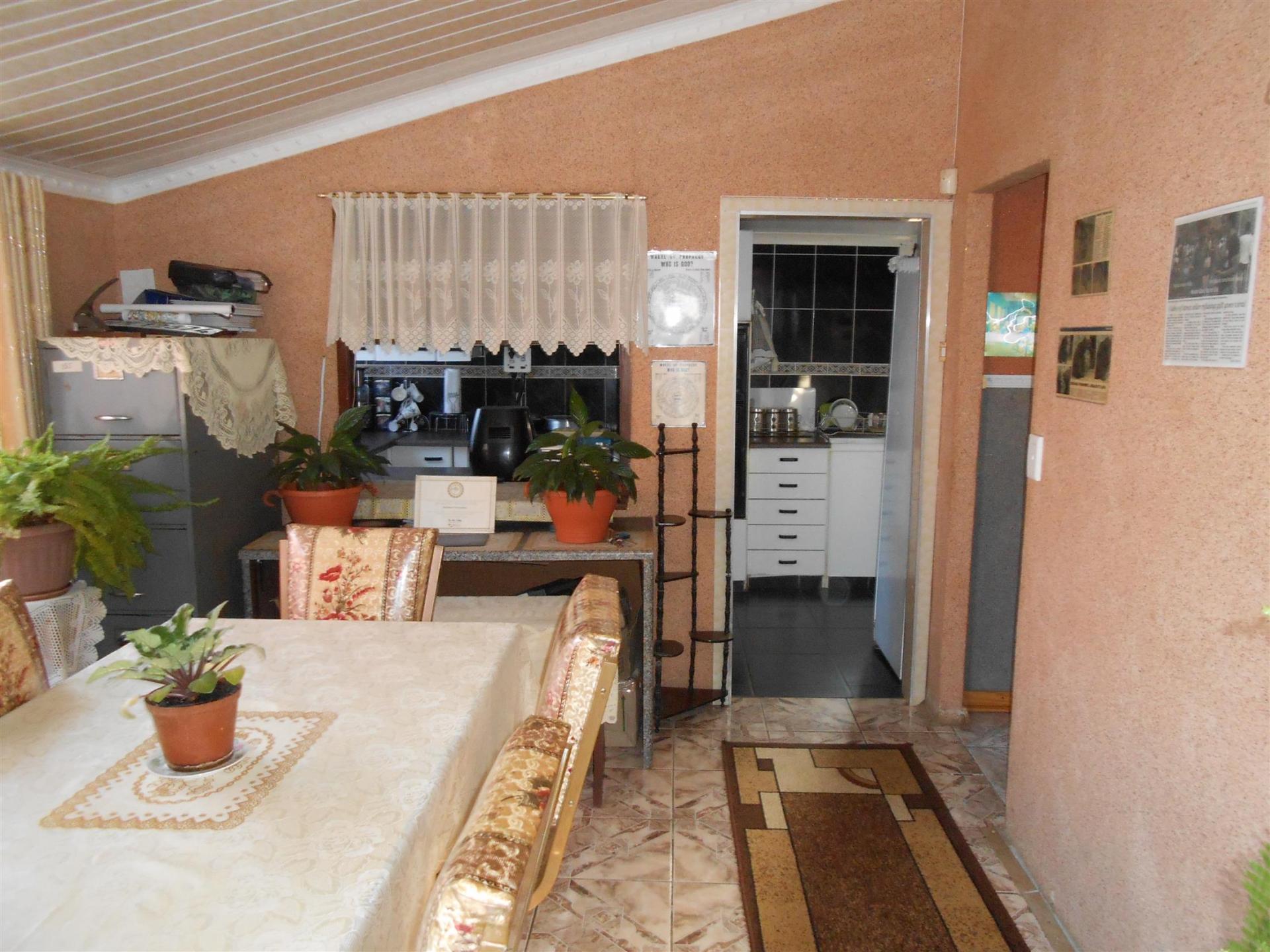 Dining Room - 18 square meters of property in Umkomaas