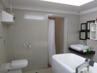 Bathroom 2 - 26 square meters of property in Delmas
