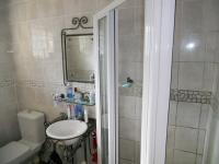 Main Bathroom - 7 square meters of property in Park Hill