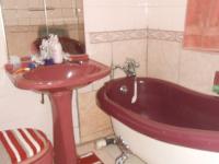 Main Bathroom - 4 square meters of property in Moretele View