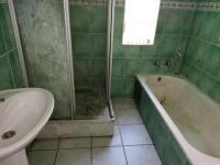 Main Bathroom - 2 square meters of property in Boksburg