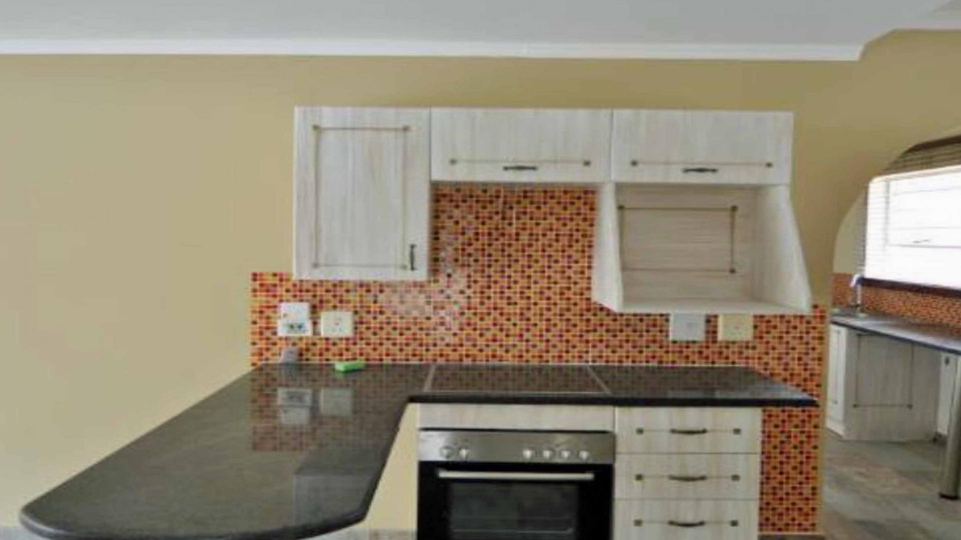 Kitchen - 21 square meters of property in Kengies