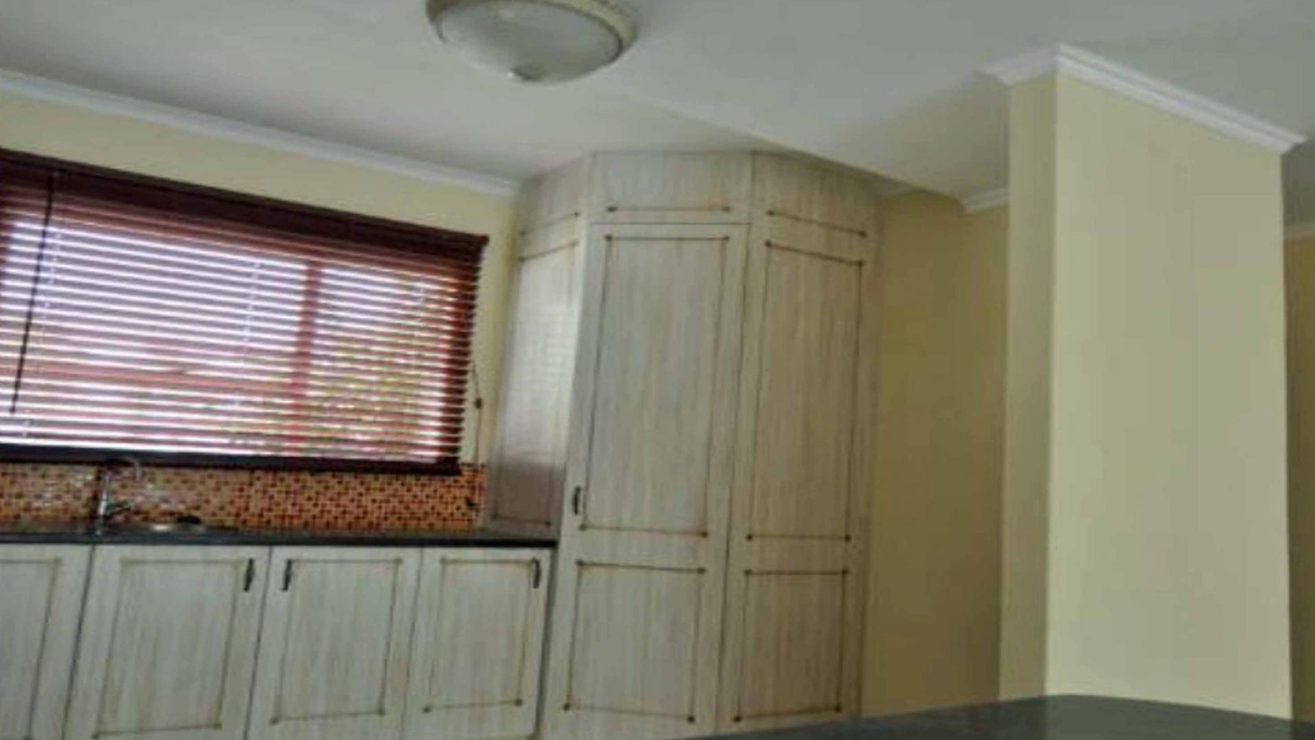 Kitchen - 21 square meters of property in Kengies