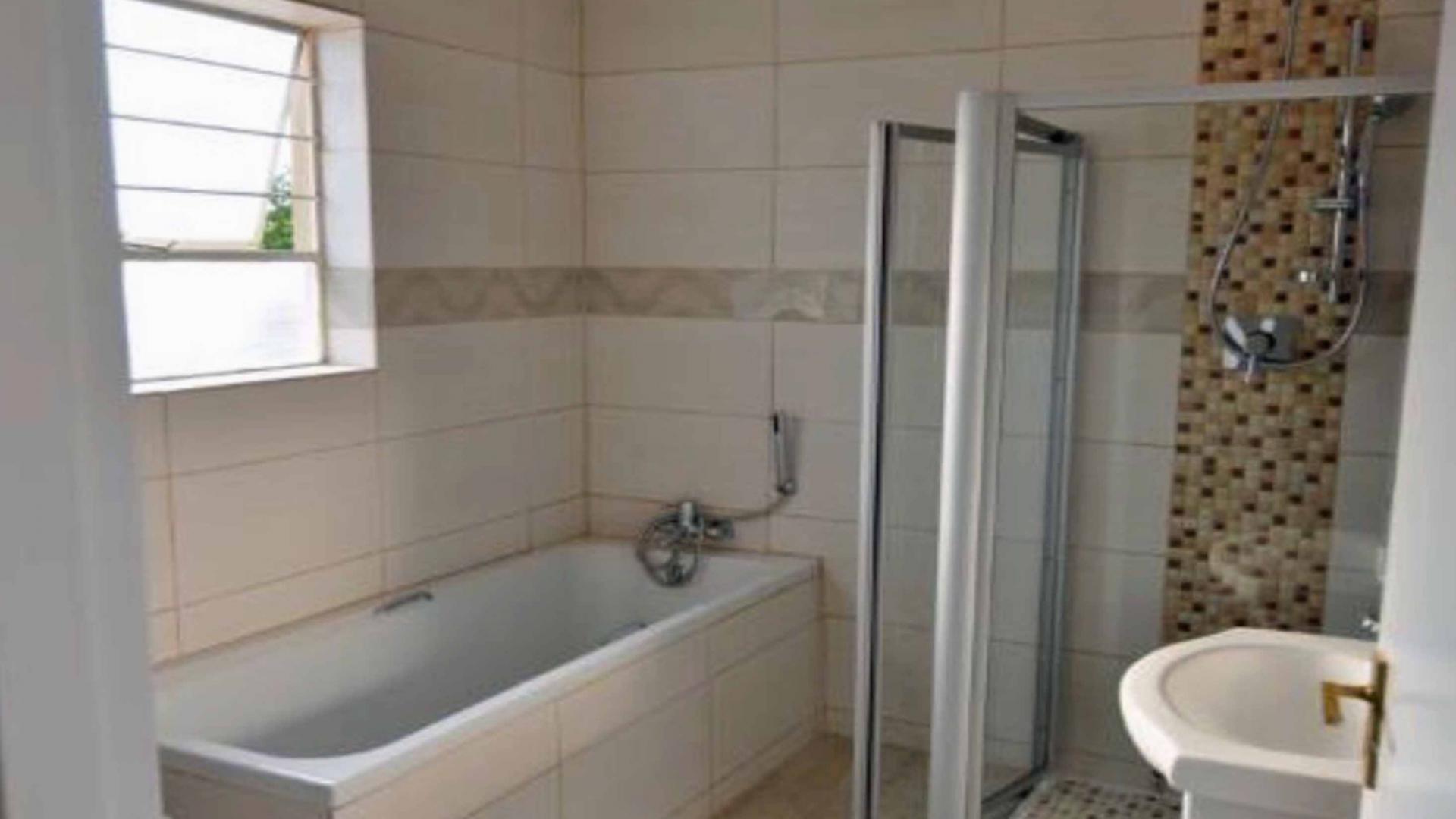 Main Bathroom - 7 square meters of property in Kengies