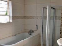 Main Bathroom - 7 square meters of property in Kengies