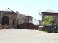 Front View of property in Lynnwood Ridge