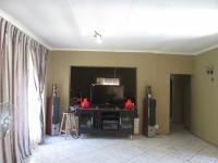 Lounges - 39 square meters of property in Birchleigh North