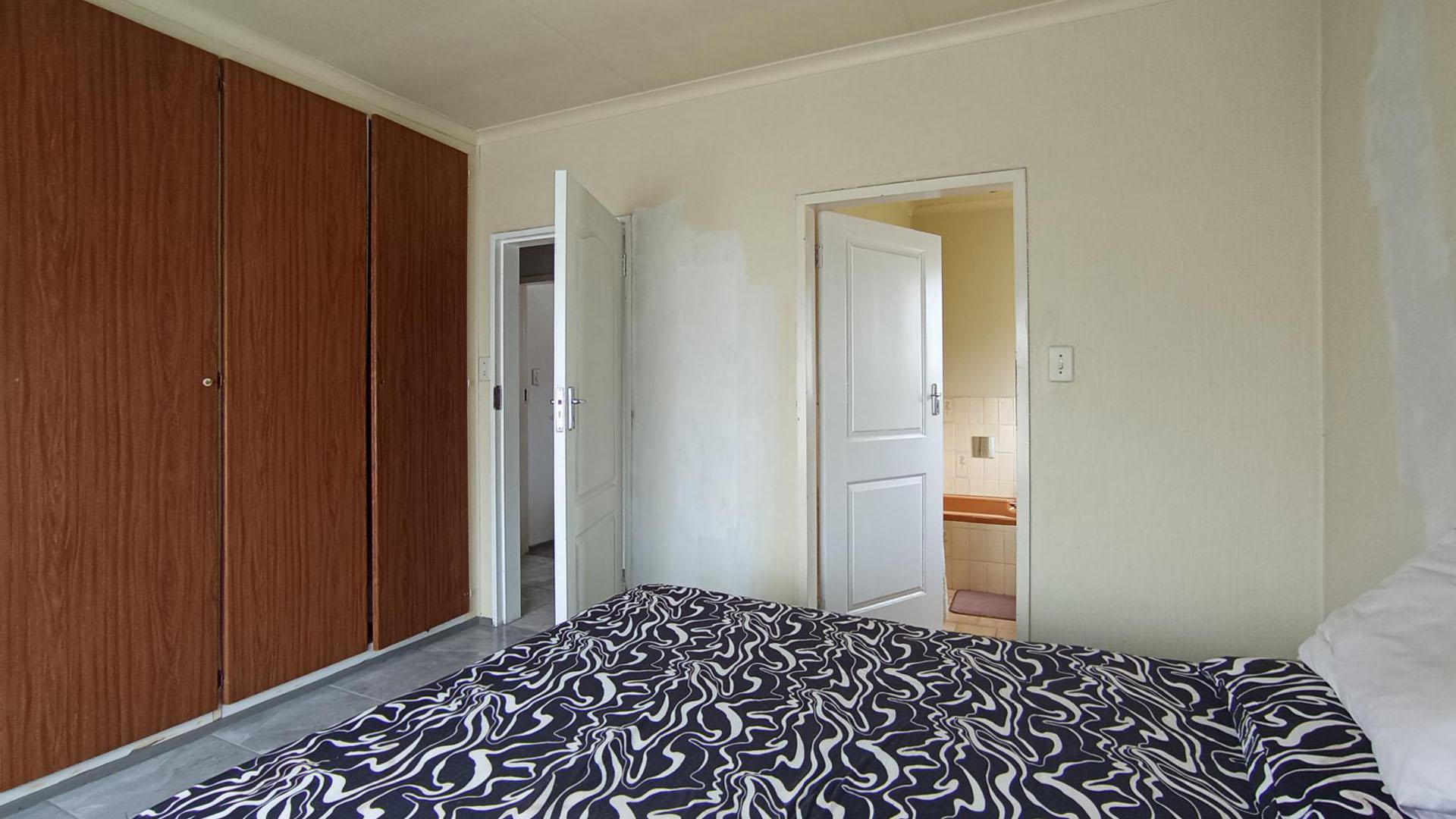 Main Bedroom - 16 square meters of property in The Reeds