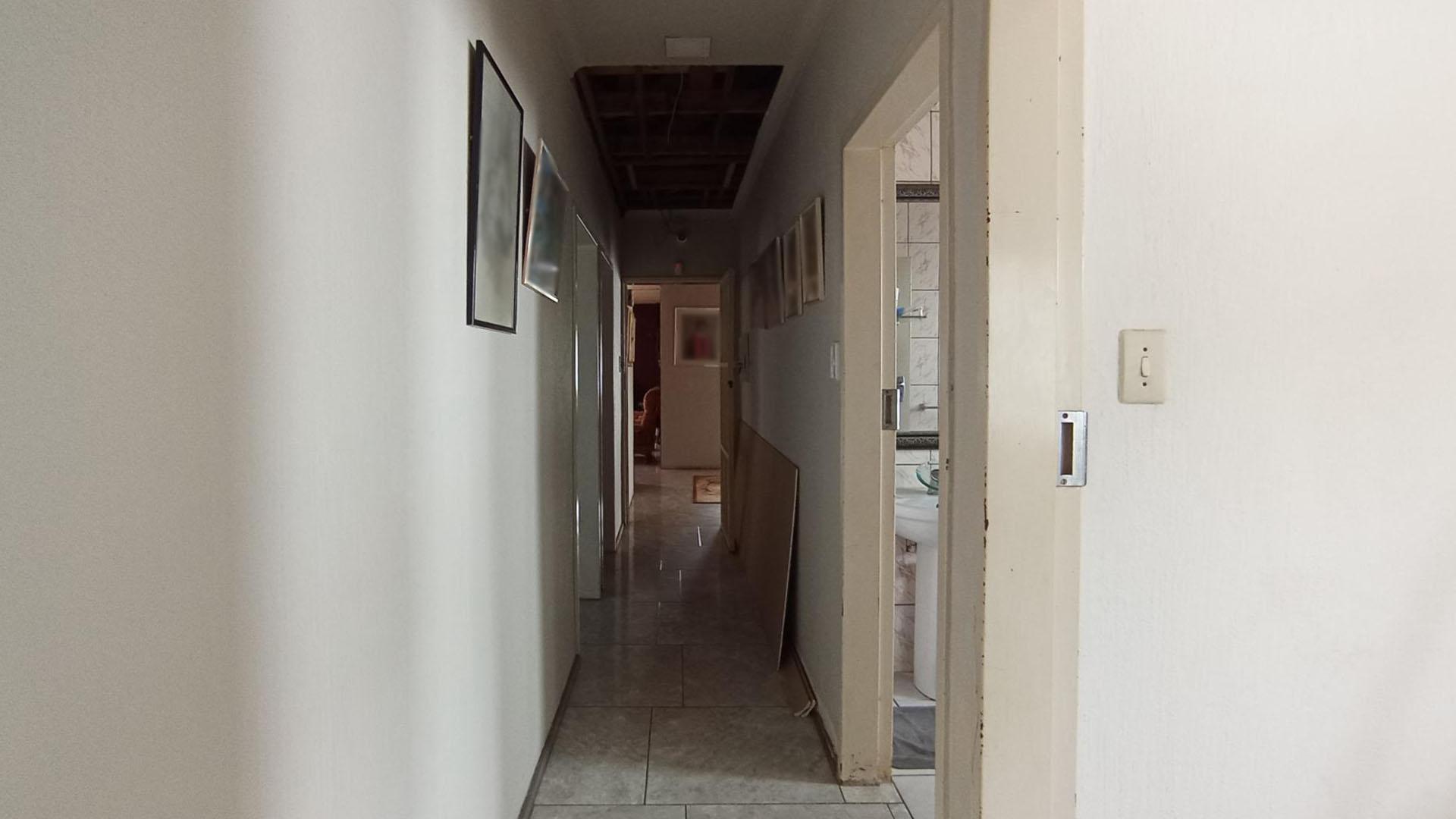 Spaces - 67 square meters of property in The Reeds