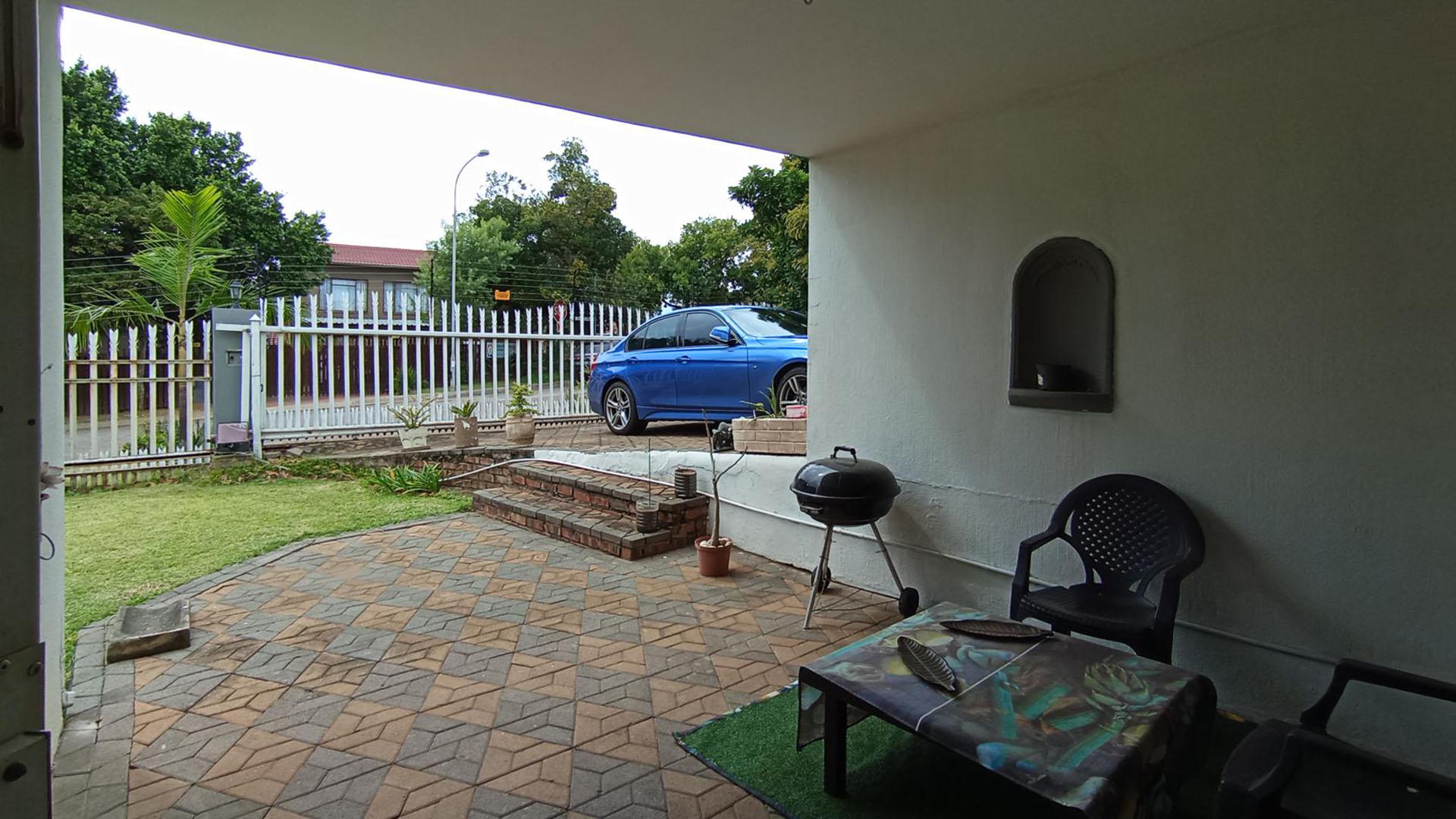 Patio - 15 square meters of property in The Reeds