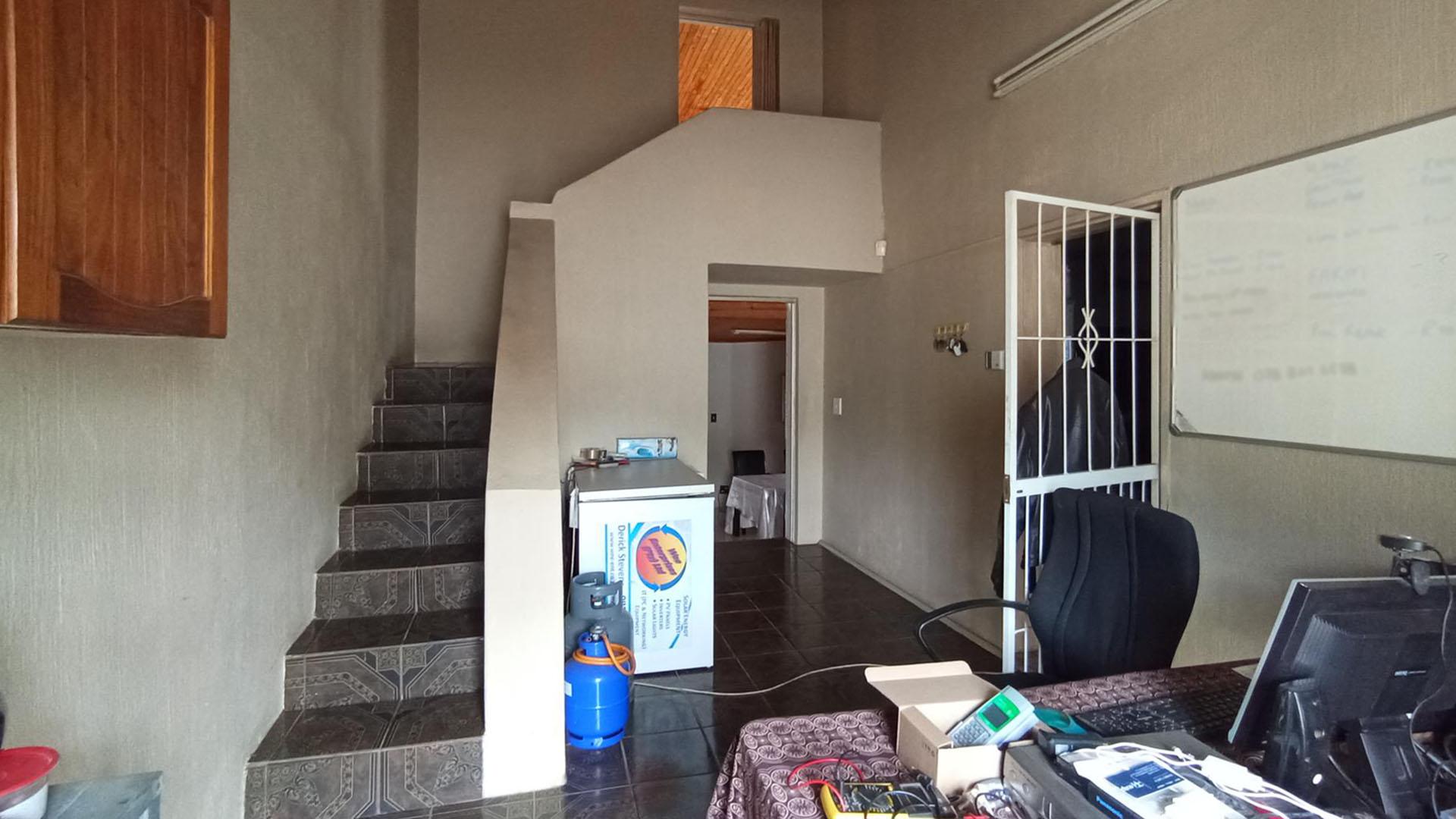 Spaces - 67 square meters of property in The Reeds