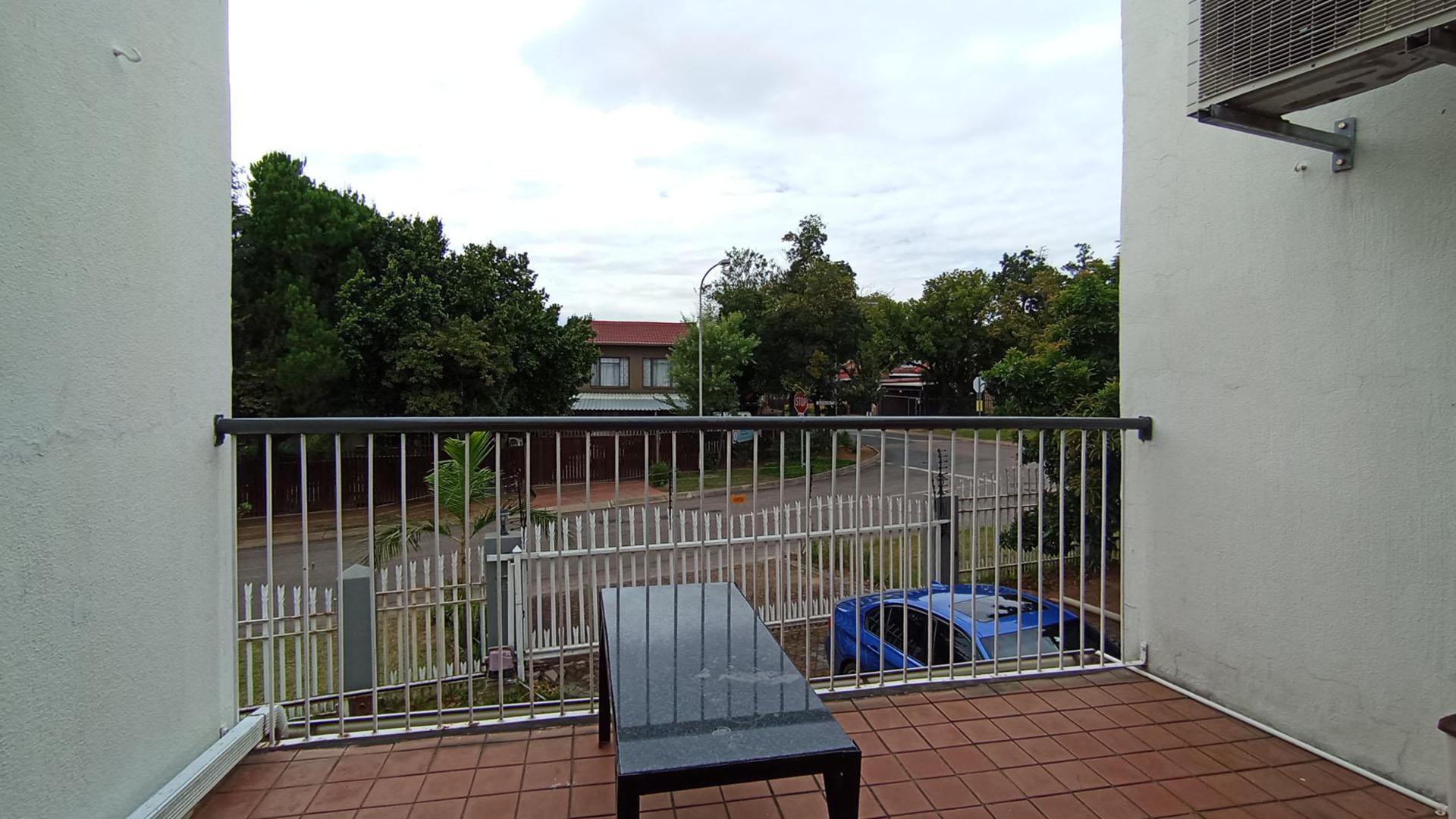 Balcony - 9 square meters of property in The Reeds