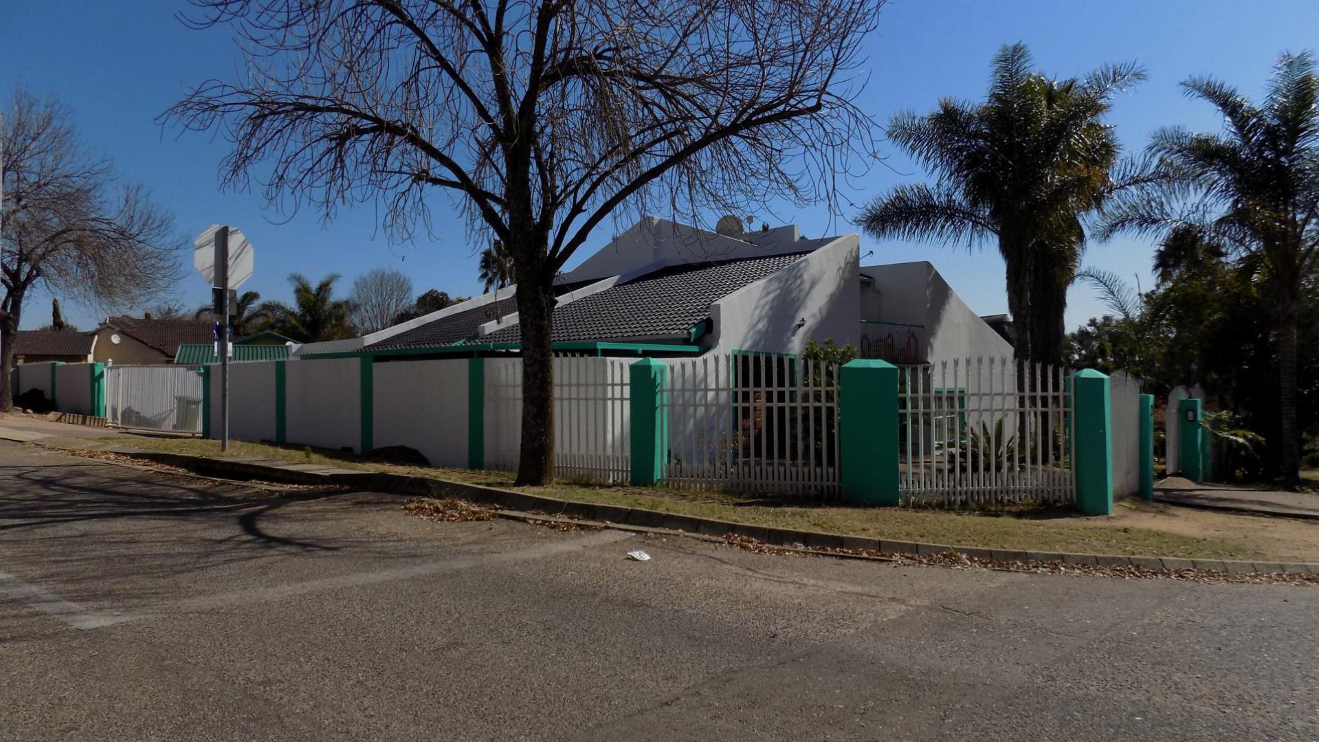 Front View of property in The Reeds