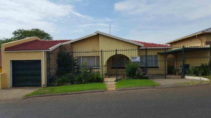 4 Bedroom House for Sale For Sale in Newlands - JHB - Home Sell - MR143048