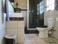 Main Bathroom - 7 square meters of property in Van Riebeeckpark