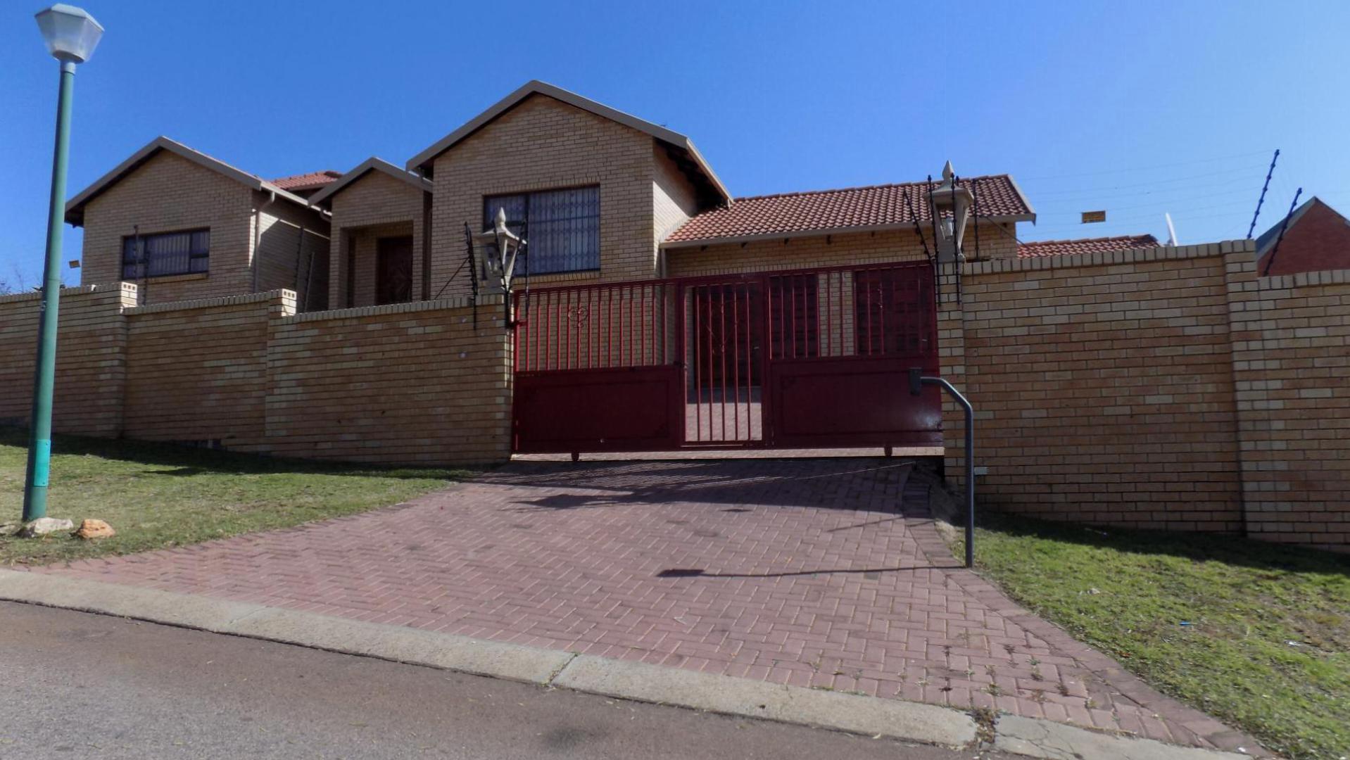 Front View of property in Highveld