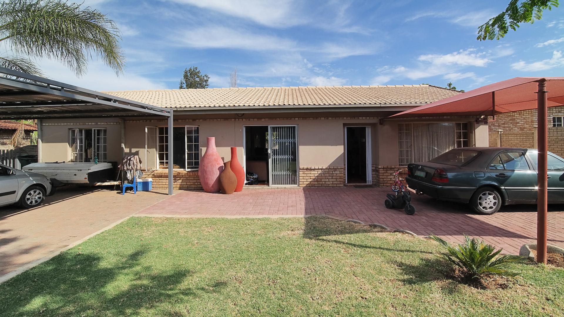 Front View of property in Rustenburg