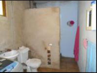 Main Bathroom - 16 square meters of property in Shulton Park