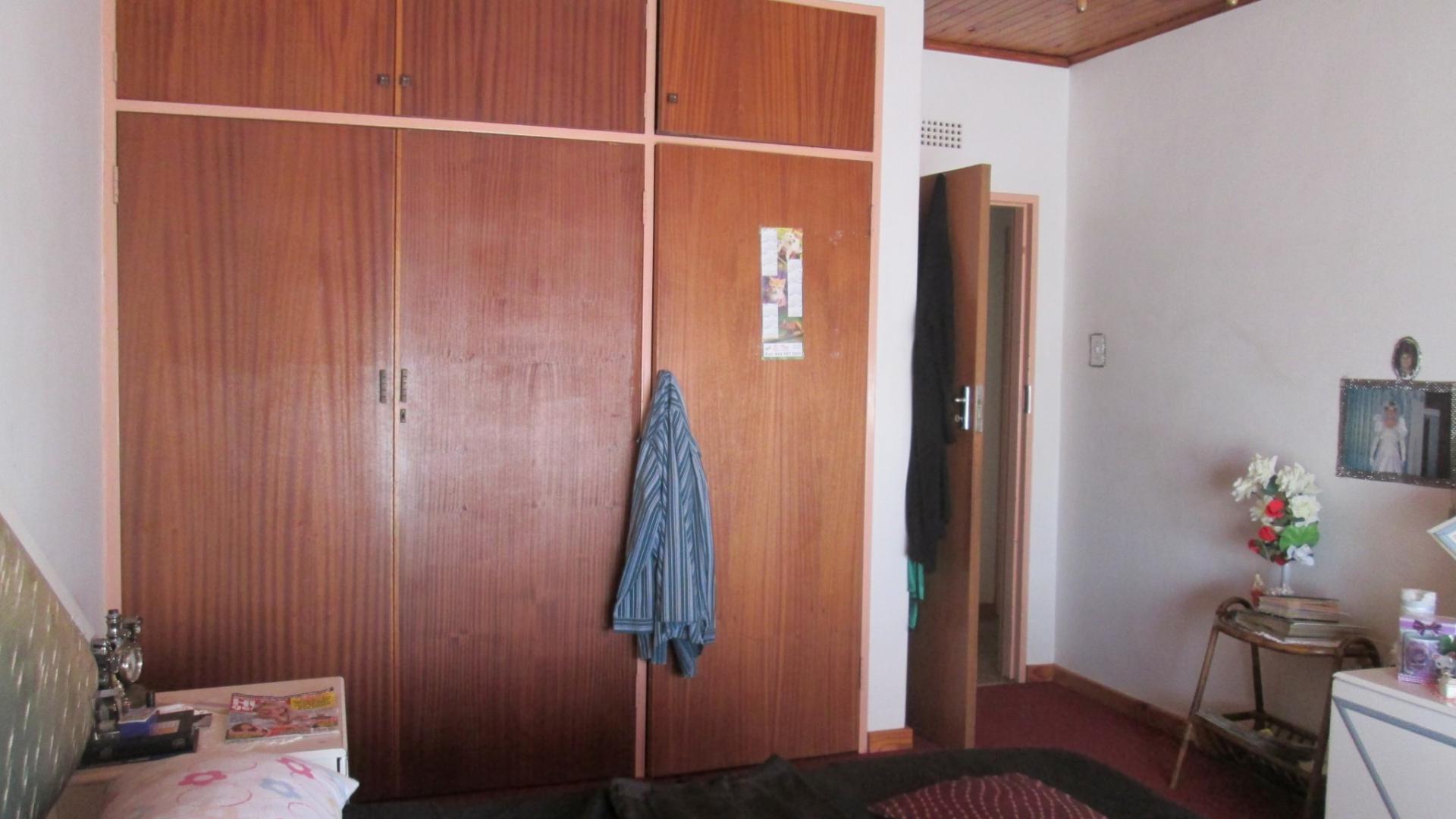 Bed Room 1 - 19 square meters of property in Rosashof AH