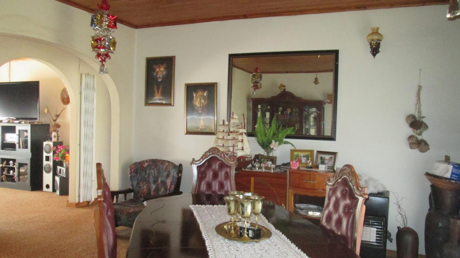 Dining Room - 21 square meters of property in Rosashof AH