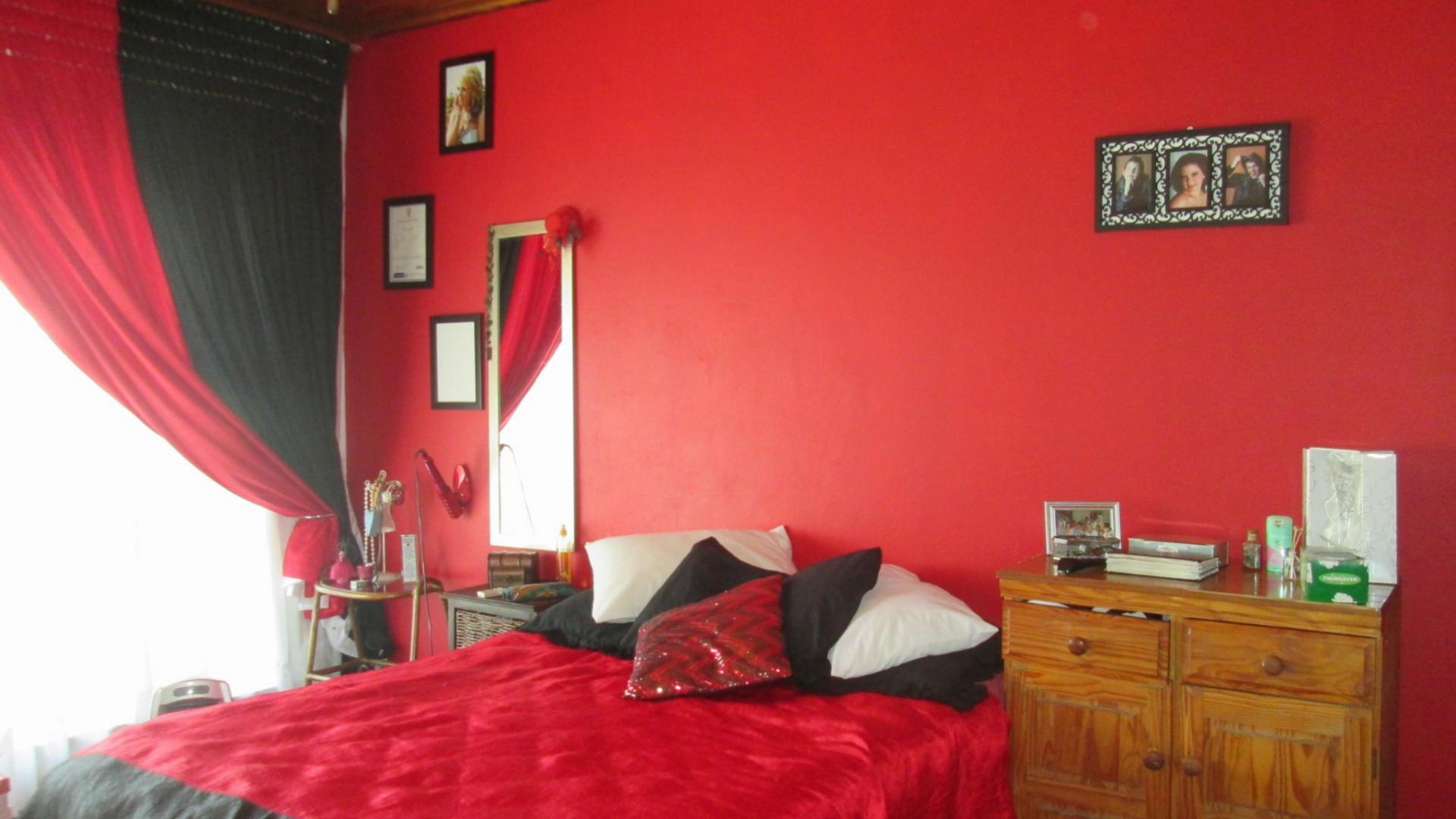 Bed Room 3 - 19 square meters of property in Rosashof AH