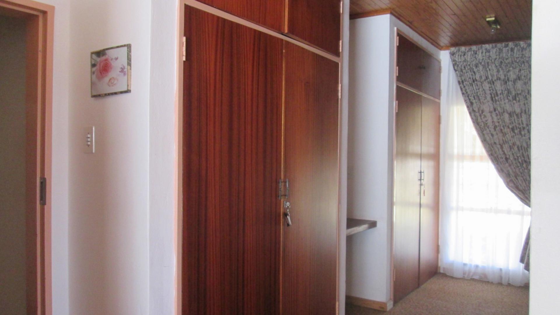 Main Bedroom - 42 square meters of property in Rosashof AH