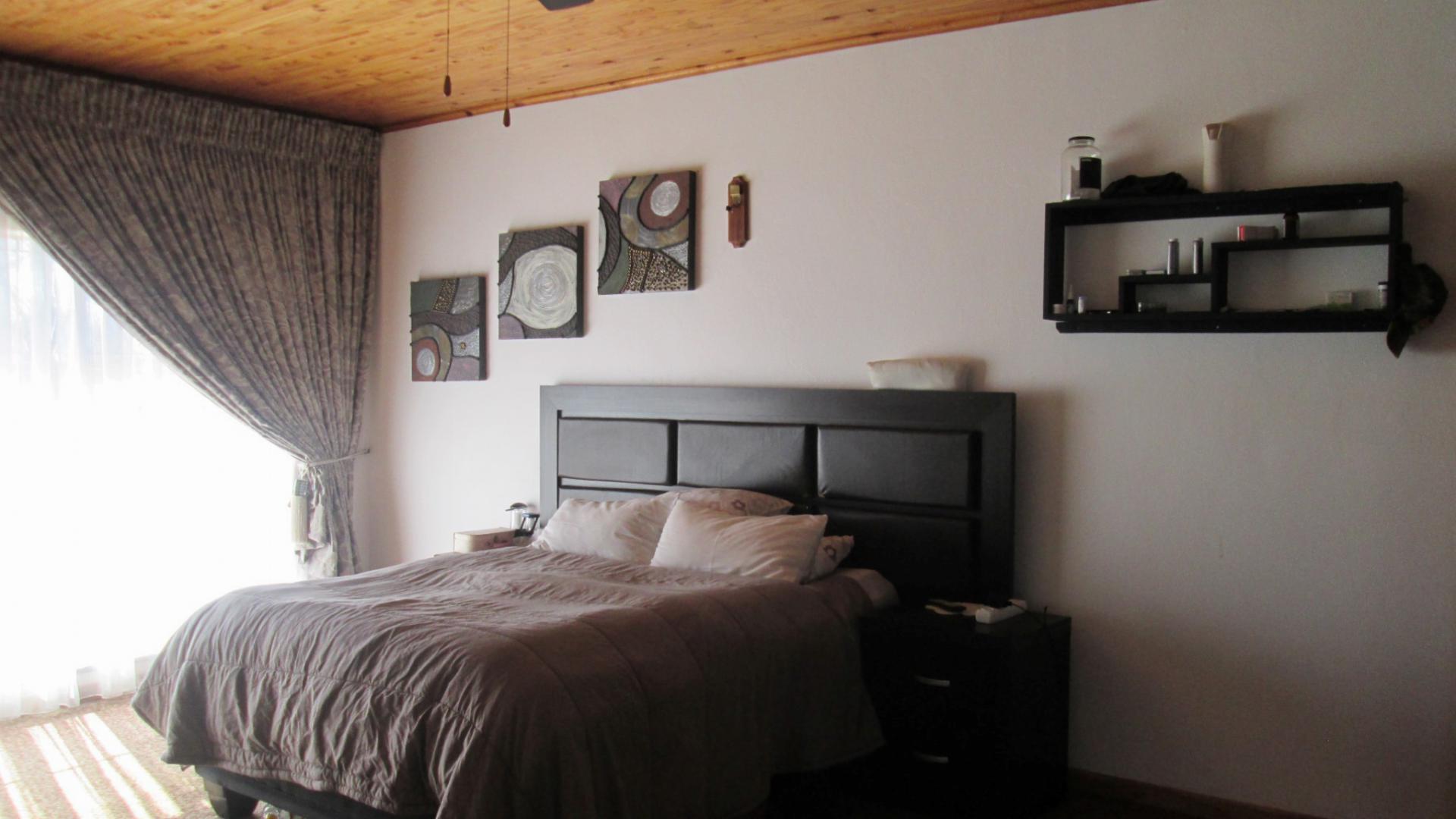 Main Bedroom - 42 square meters of property in Rosashof AH