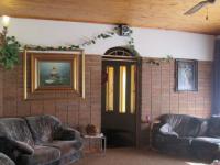 Lounges - 31 square meters of property in Rosashof AH