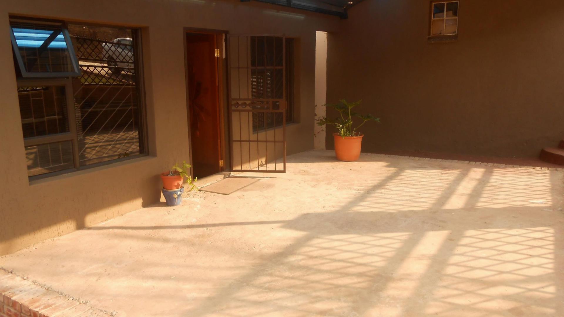 Front View of property in Eersterust