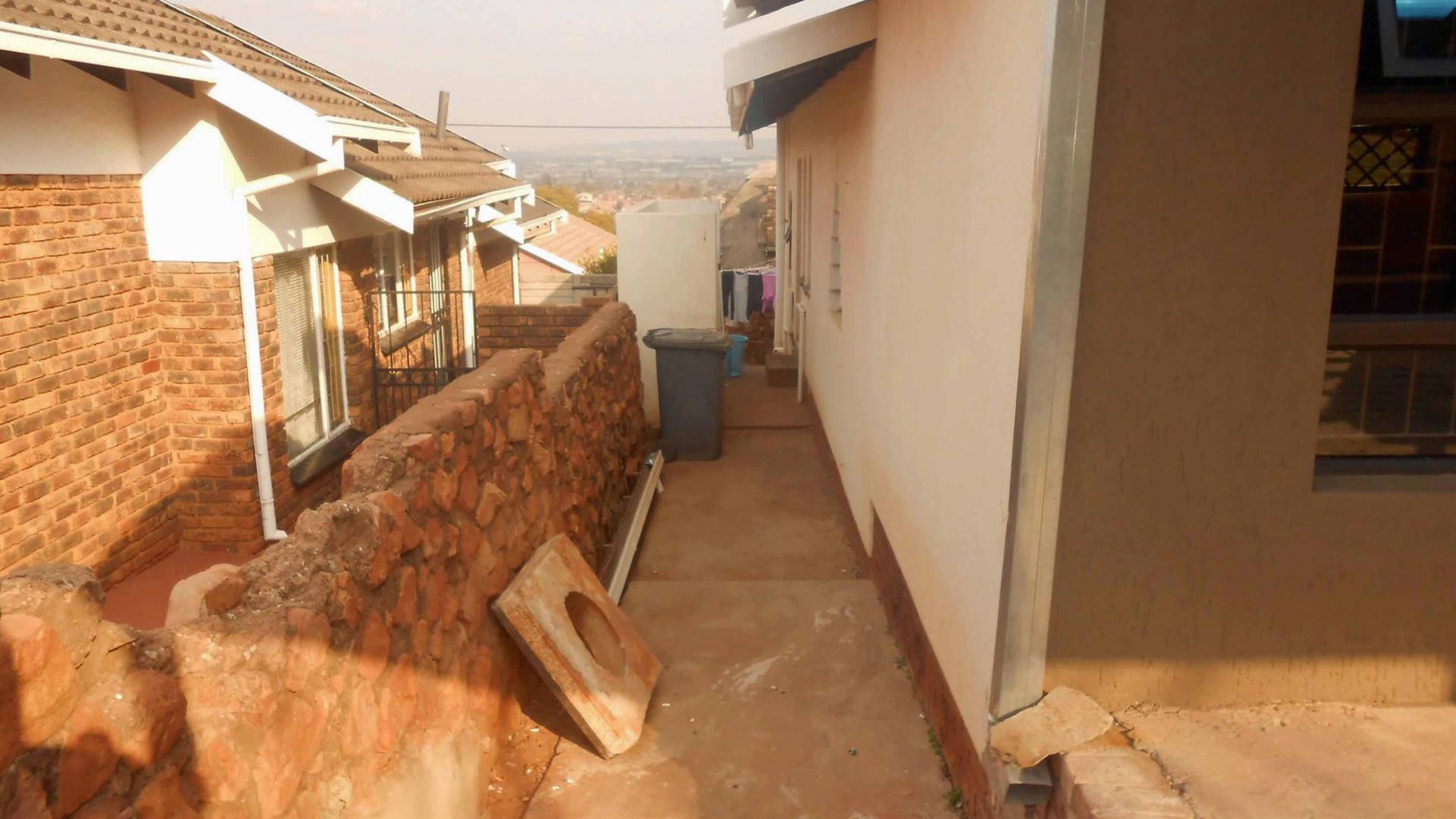 Front View of property in Eersterust