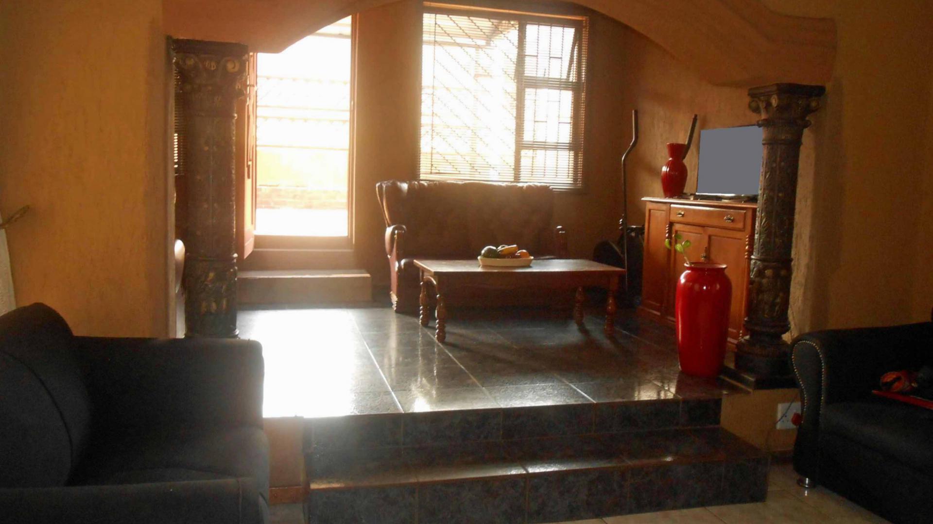 Lounges - 40 square meters of property in Eersterust