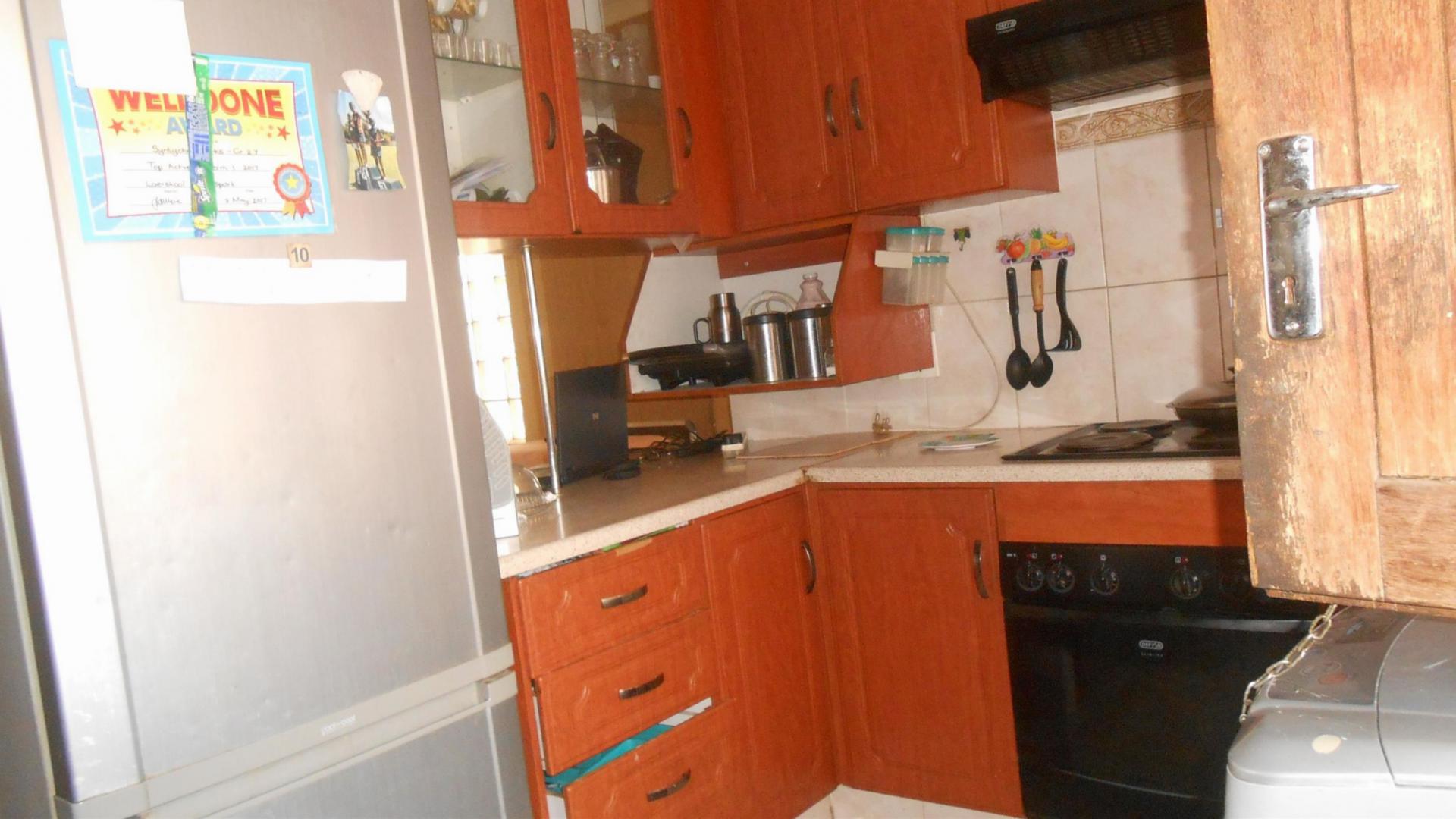 Kitchen - 12 square meters of property in Eersterust