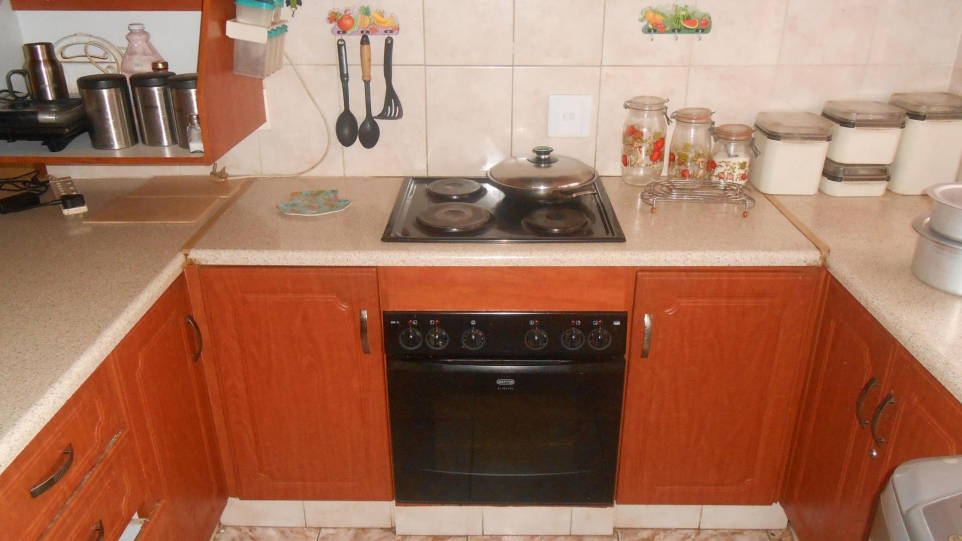 Kitchen - 12 square meters of property in Eersterust