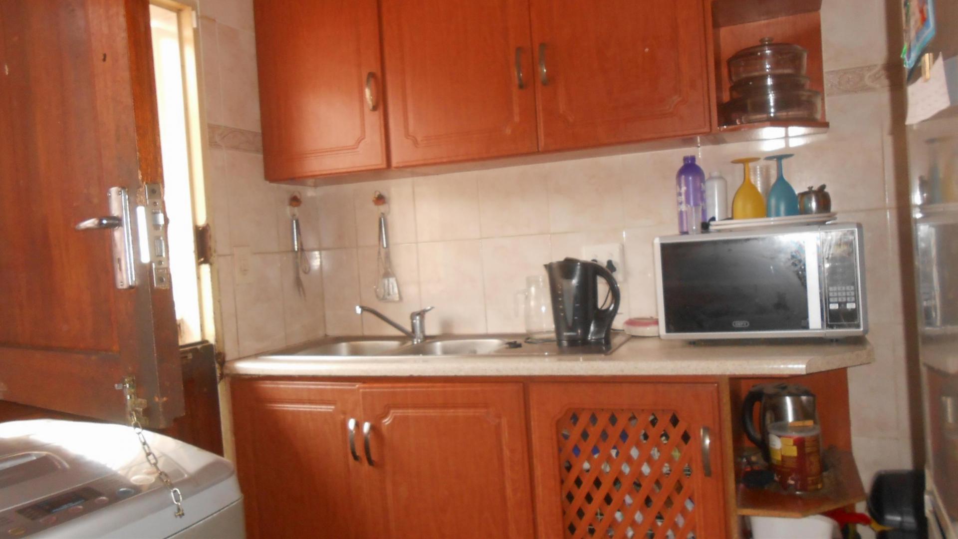 Kitchen - 12 square meters of property in Eersterust