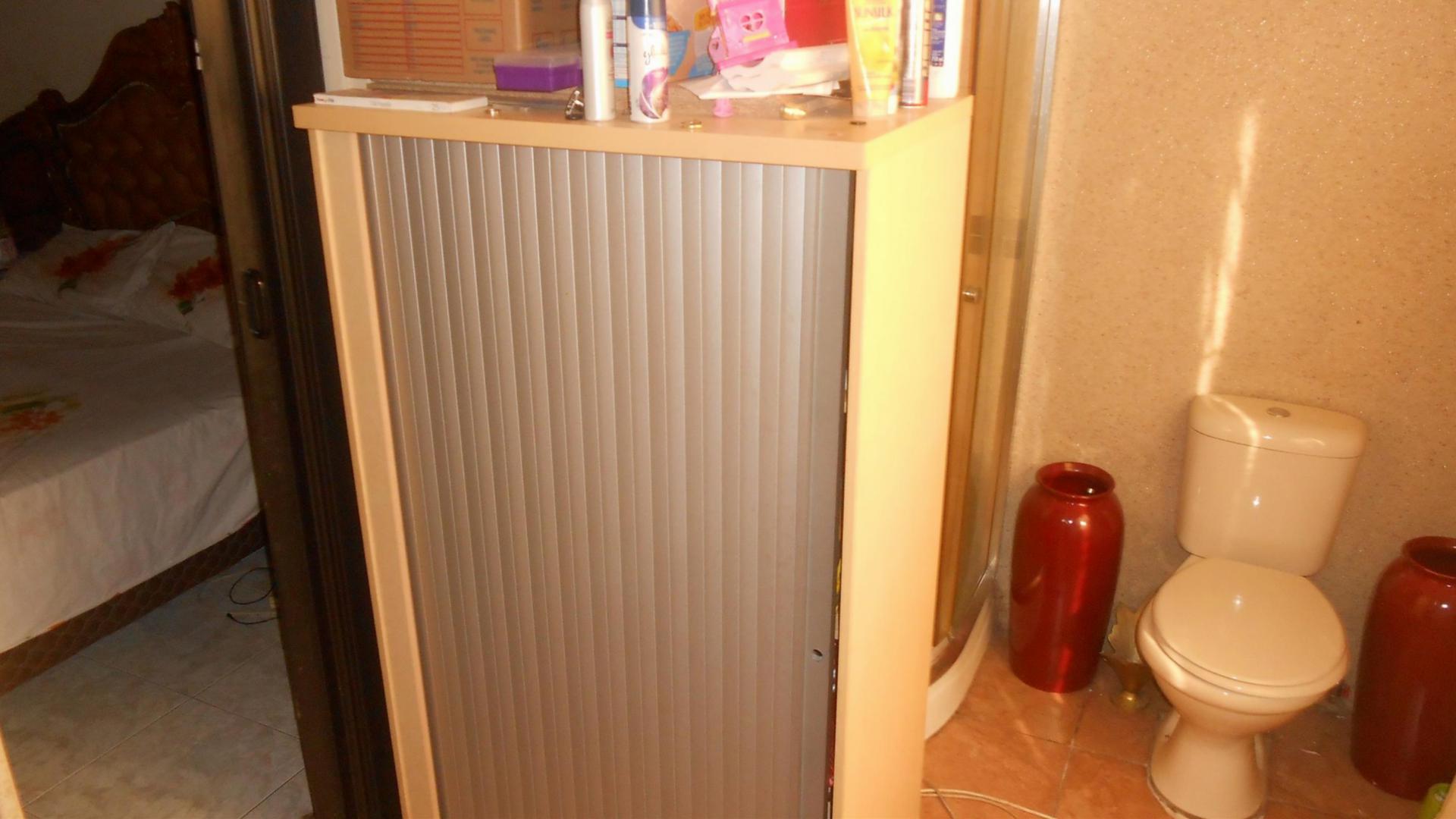 Main Bathroom - 9 square meters of property in Eersterust