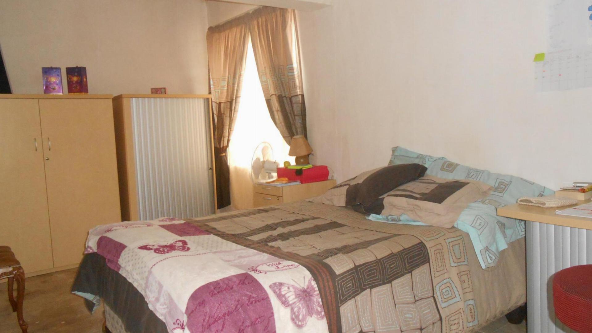 Bed Room 1 - 19 square meters of property in Eersterust