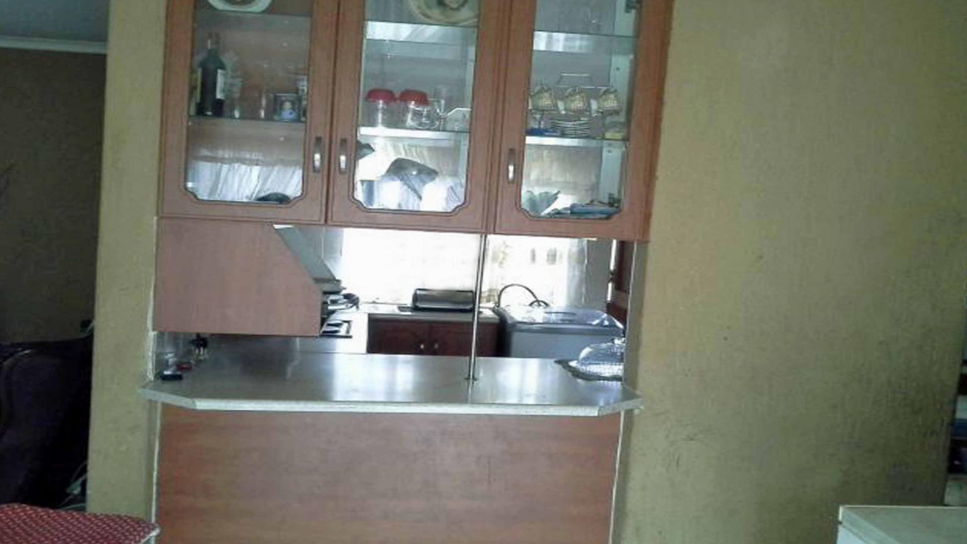 Lounges - 40 square meters of property in Eersterust