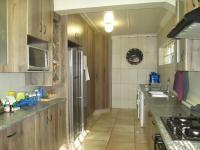 Kitchen - 21 square meters of property in Vaalpark