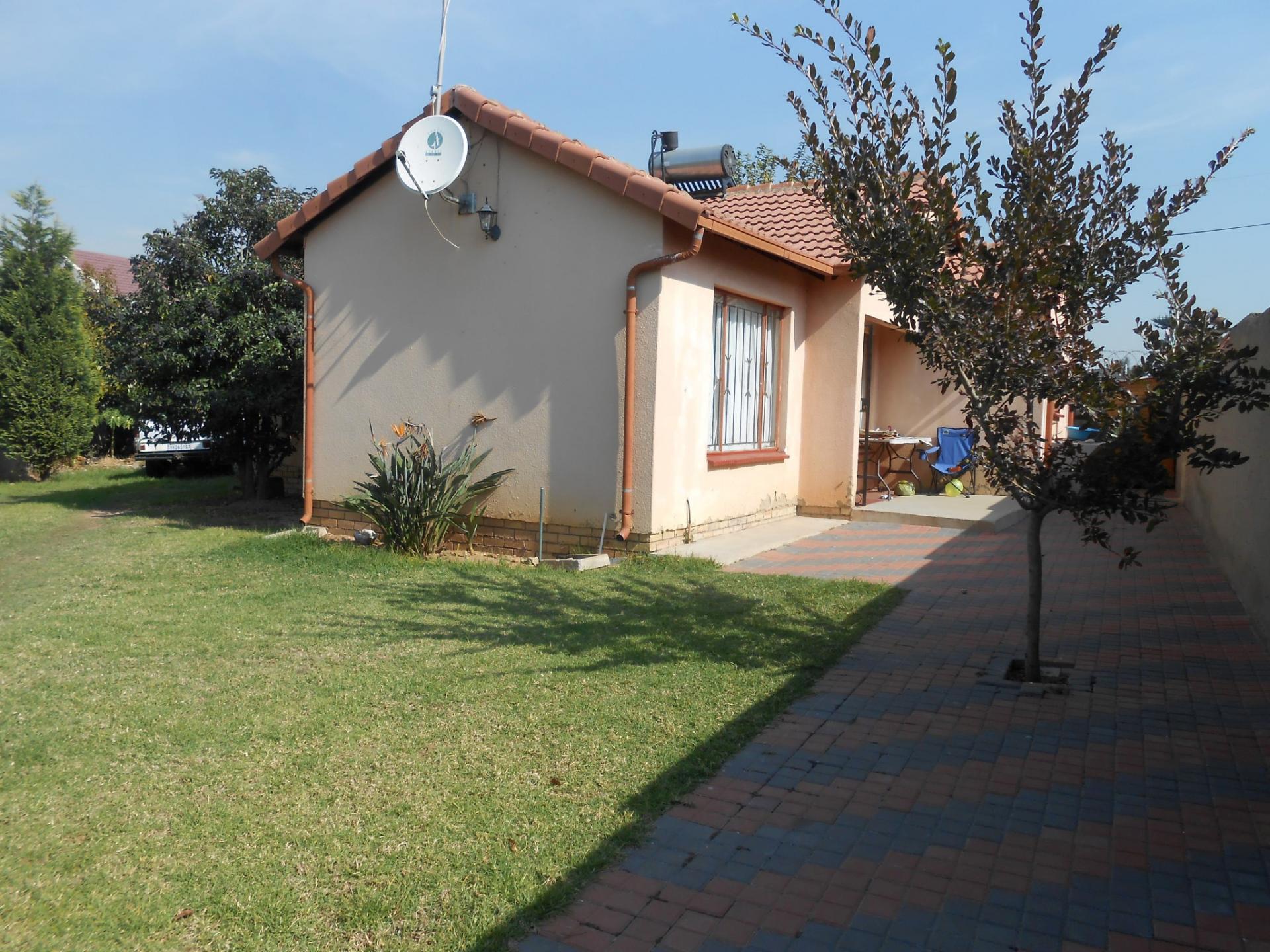 Front View of property in Whitney Gardens