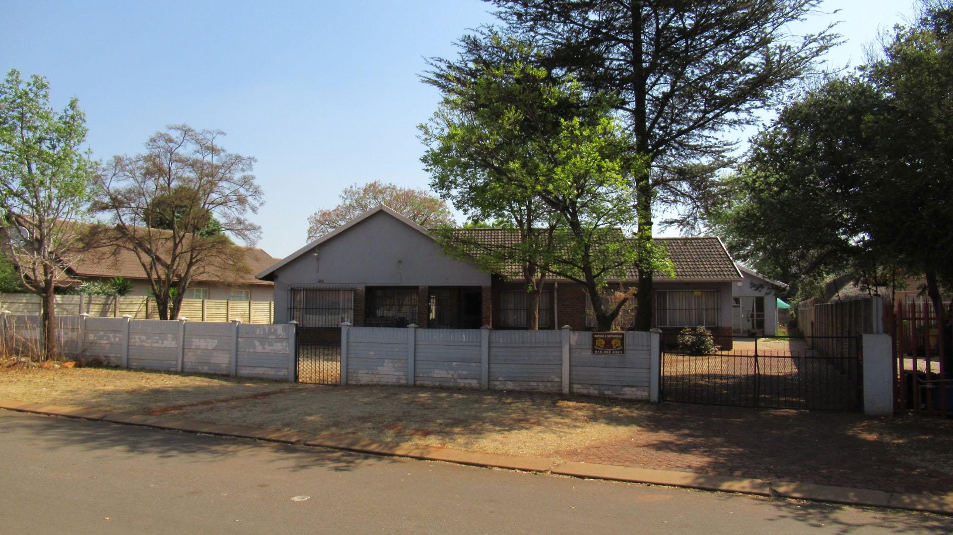 Front View of property in Westonaria