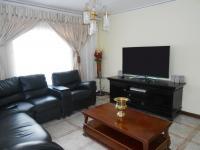 Lounges - 19 square meters of property in Jabulani