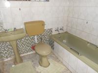 Bathroom 1 - 16 square meters of property in Jabulani