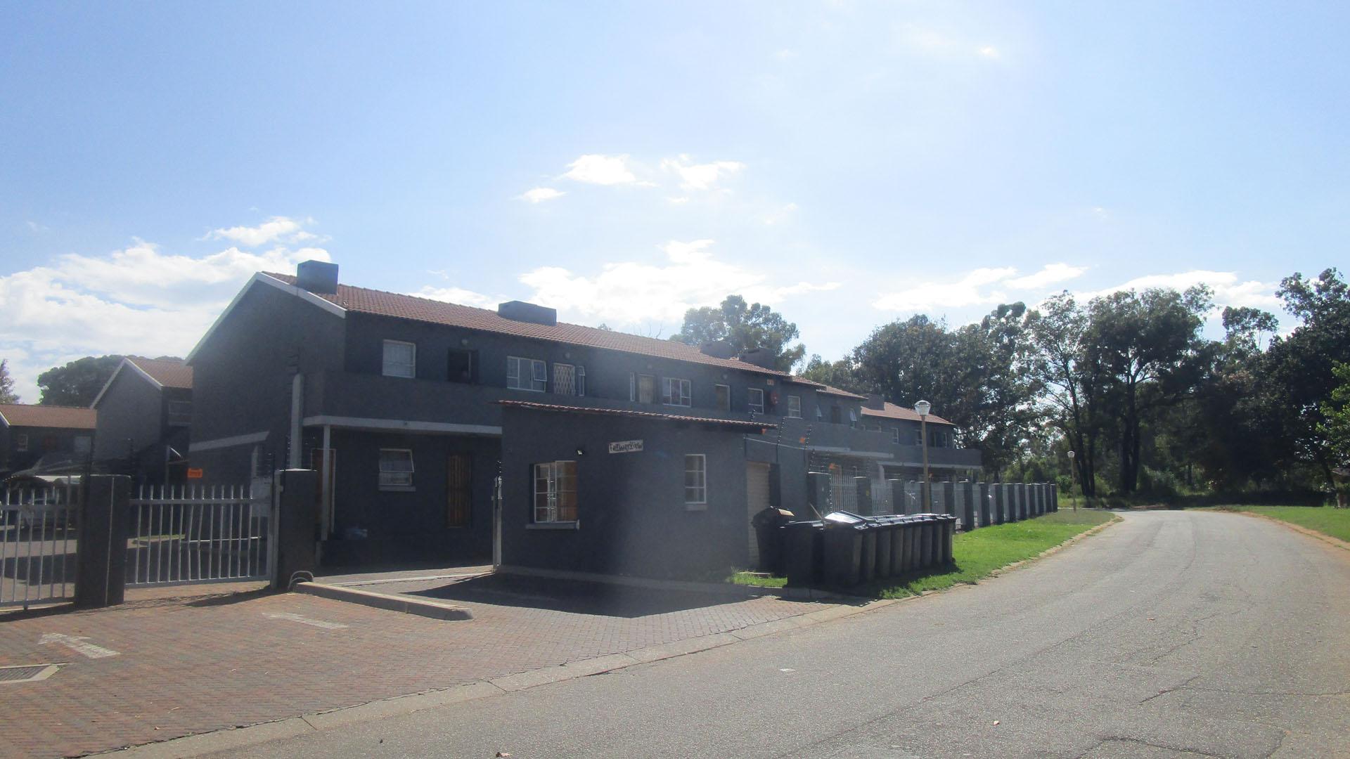 Front View of property in Pollak Park