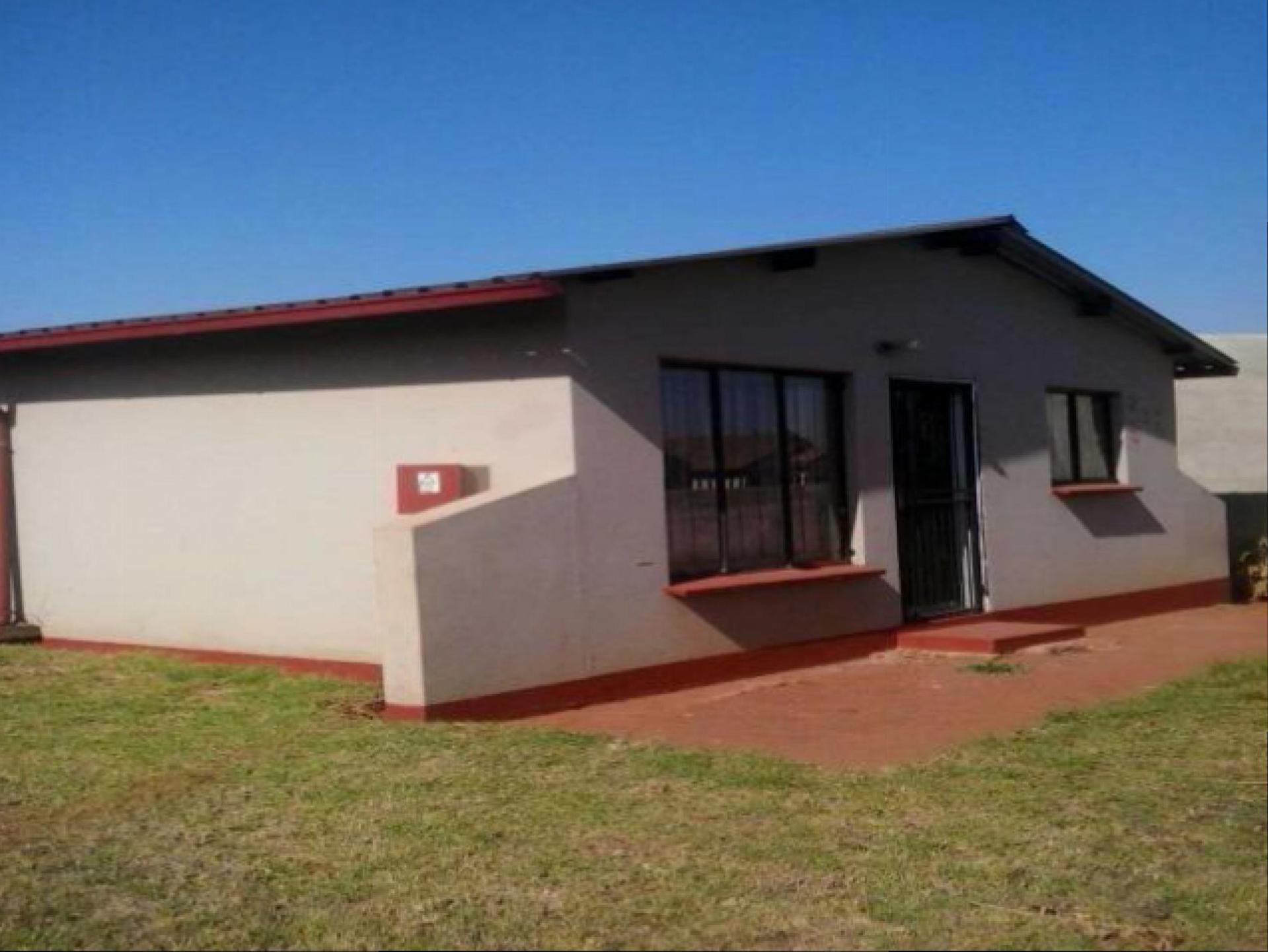 Front View of property in Vosloorus