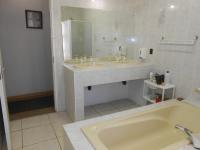 Bathroom 1 - 10 square meters of property in Randfontein