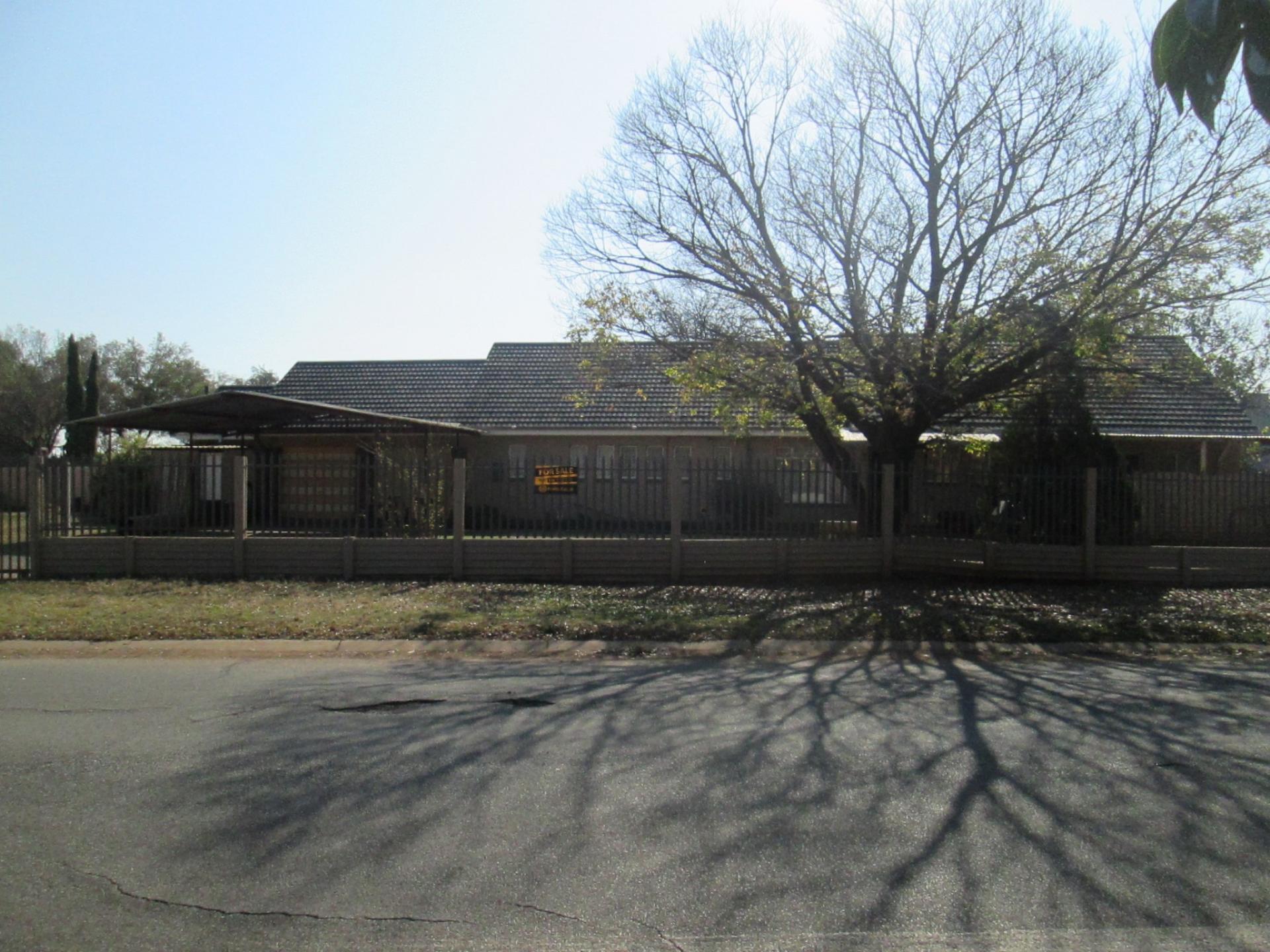 Front View of property in Sonland Park