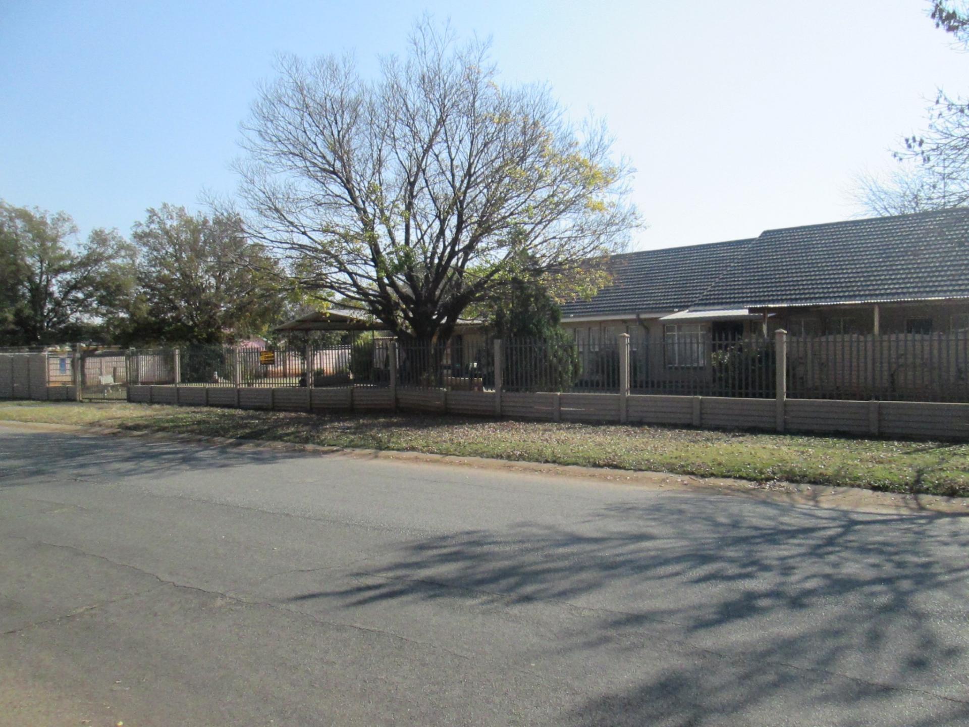 Front View of property in Sonland Park